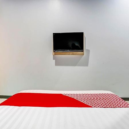 Oyo 90891 Parang Kusumo Residence Krembangan Eksteriør bilde