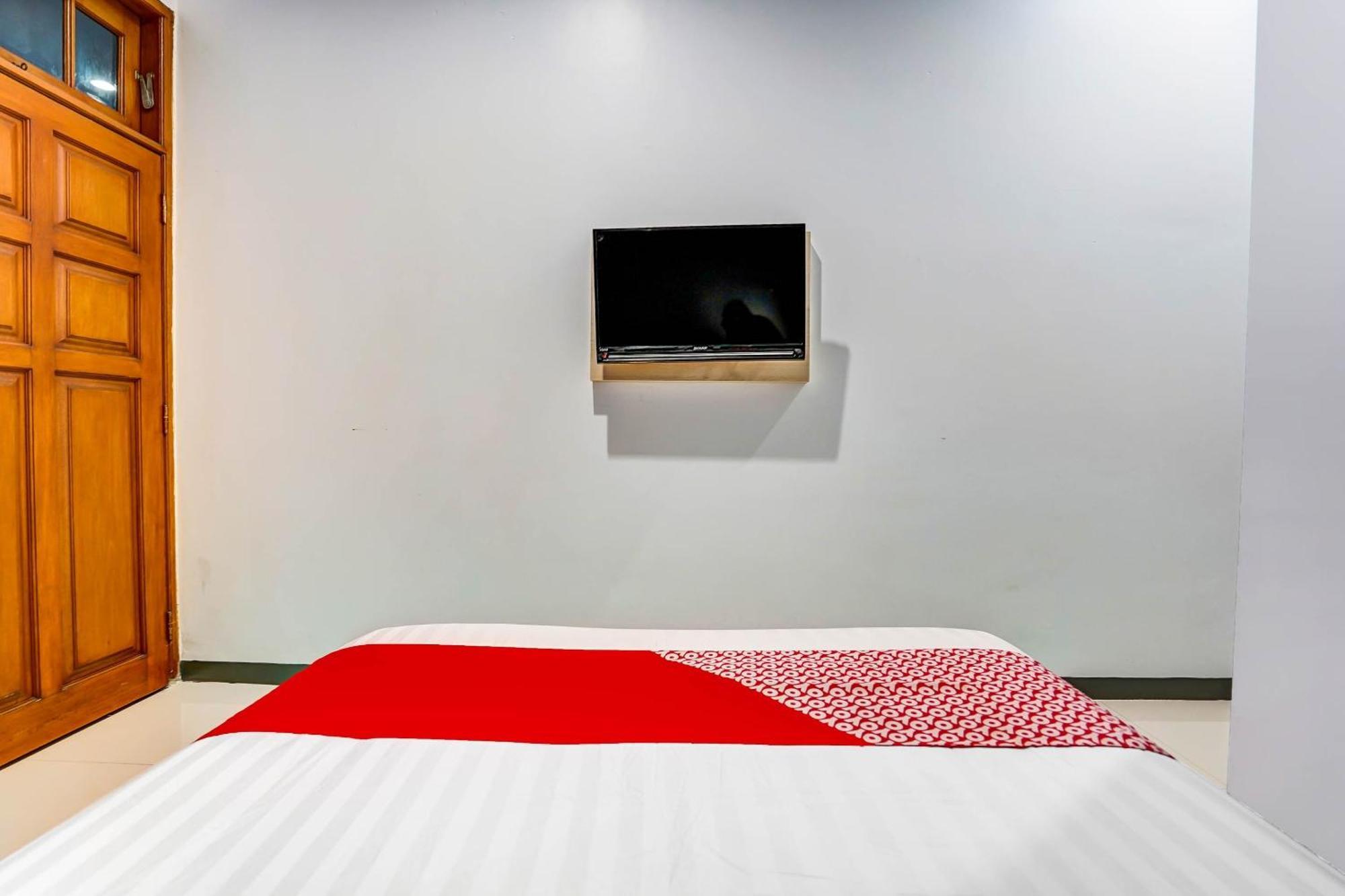 Oyo 90891 Parang Kusumo Residence Krembangan Eksteriør bilde