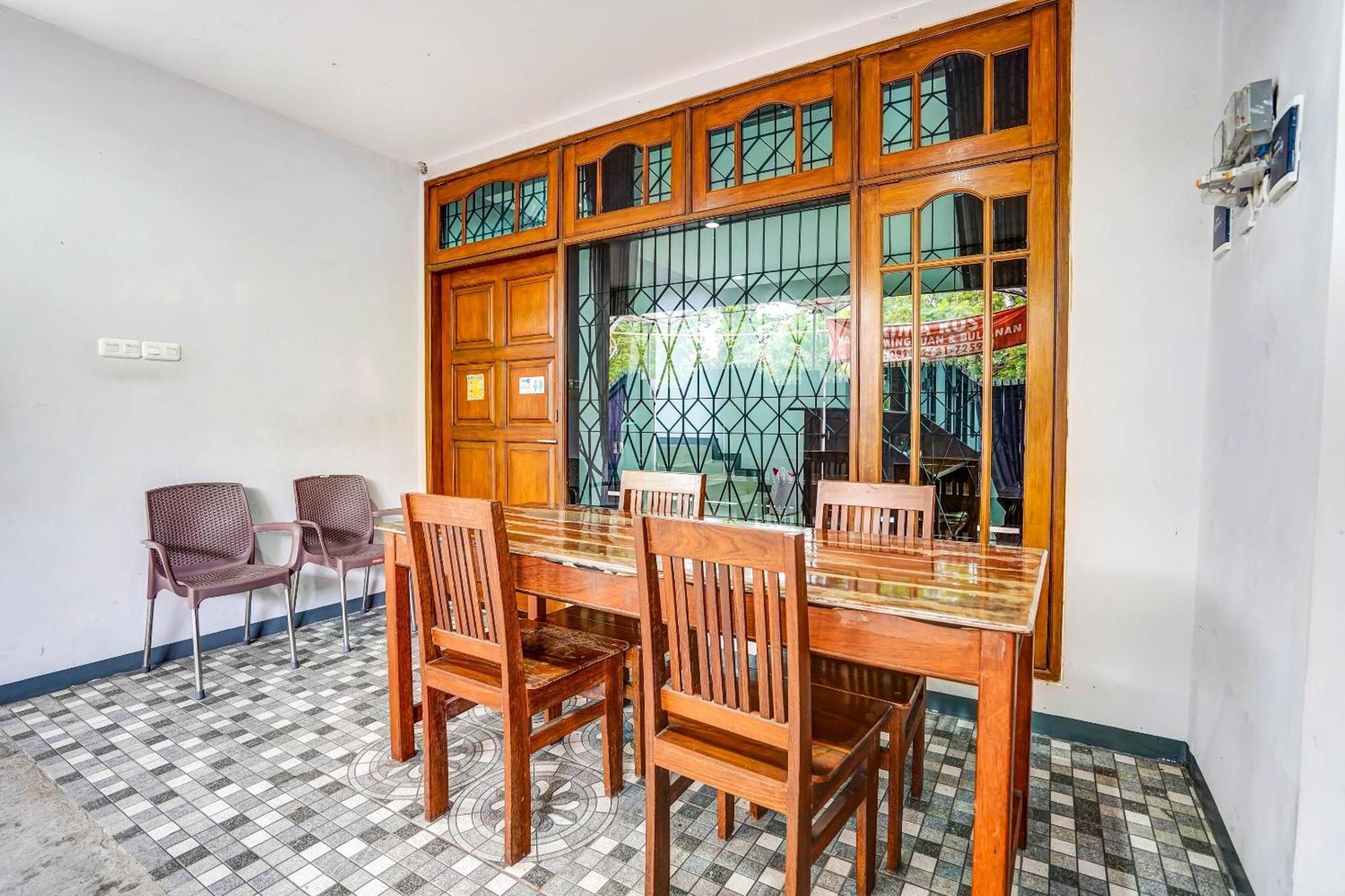 Oyo 90891 Parang Kusumo Residence Krembangan Eksteriør bilde