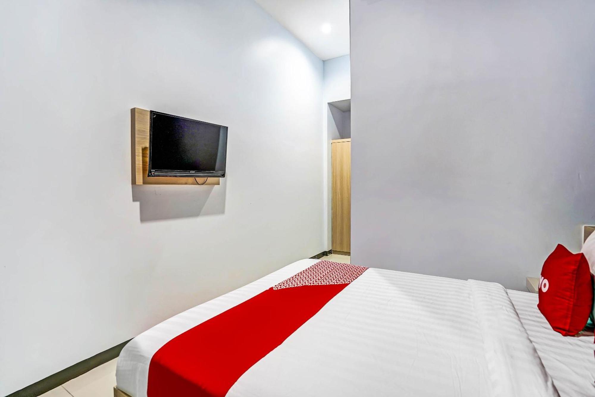 Oyo 90891 Parang Kusumo Residence Krembangan Eksteriør bilde