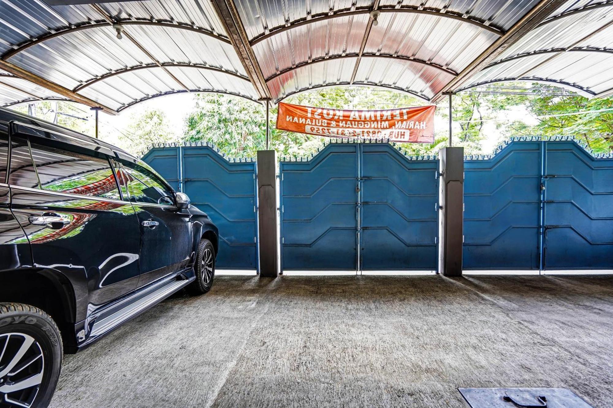 Oyo 90891 Parang Kusumo Residence Krembangan Eksteriør bilde
