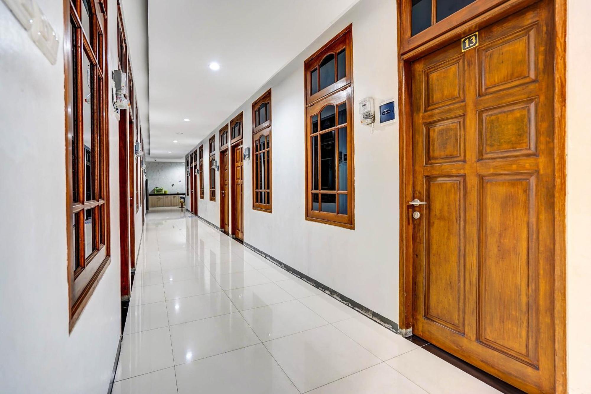 Oyo 90891 Parang Kusumo Residence Krembangan Eksteriør bilde