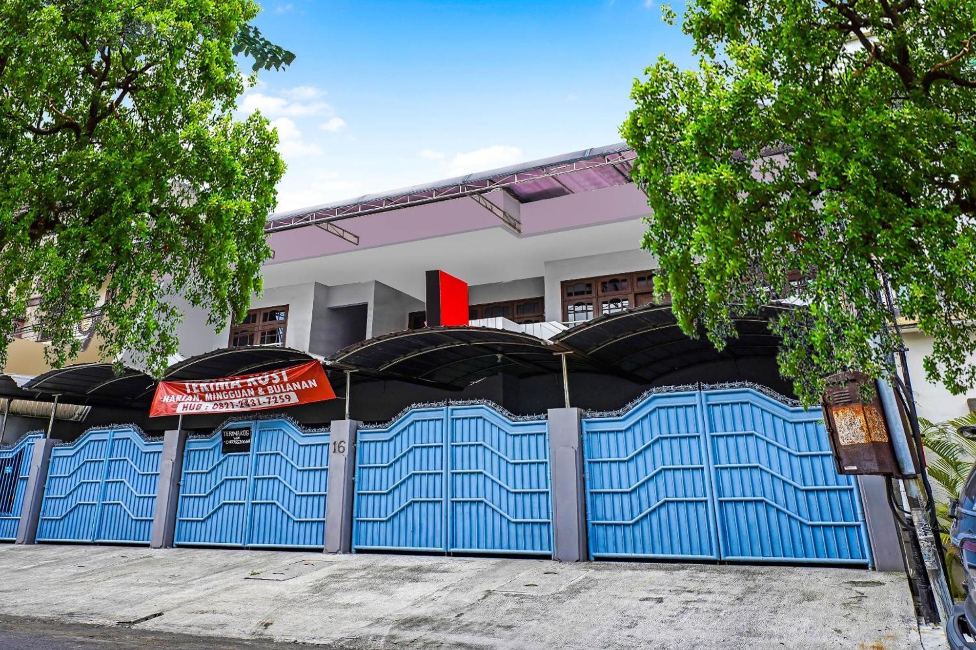 Oyo 90891 Parang Kusumo Residence Krembangan Eksteriør bilde